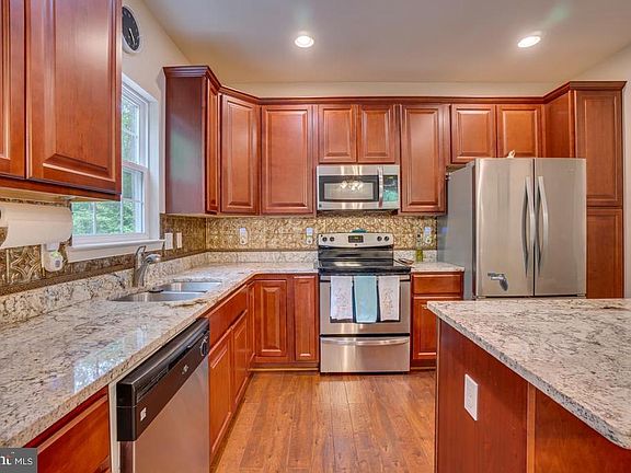 Upgraded Countertops & Backsplash