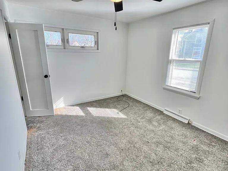 416 Henry St — Photo 20