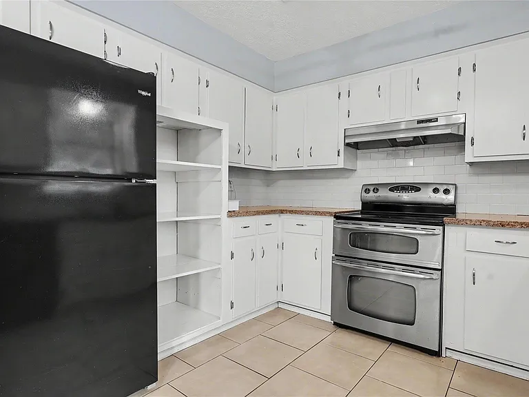 4210 Cork Ln — Photo 9