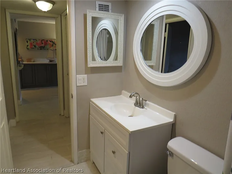 121 Country Club Dr #302 — Photo 28