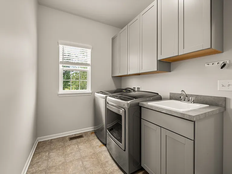 406 Mary Ann Cir — Photo 16