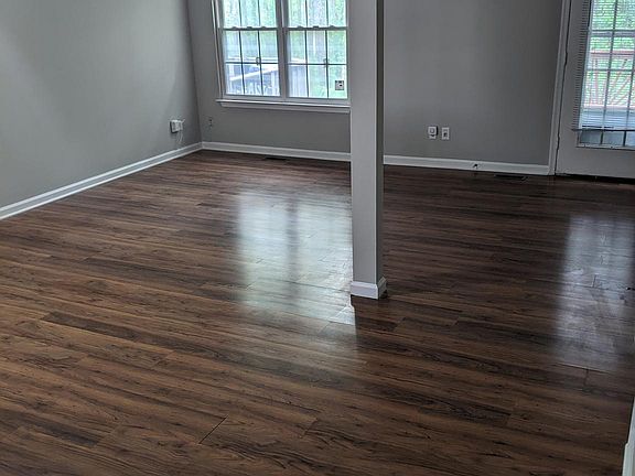 3rd image of 207 Stafford Mews Ln
