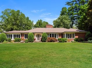 152 Meadowbrook Rd, Longmeadow, MA 01106