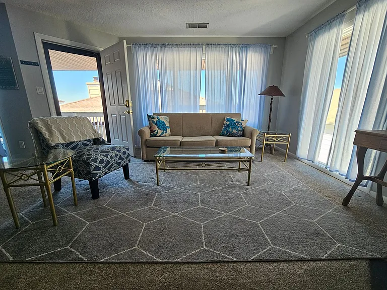 2228 Vista Cir — Photo 3