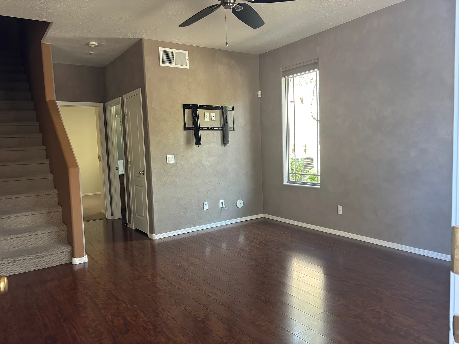 3 bed, 1586 sqft, $2,450 — Photo 2