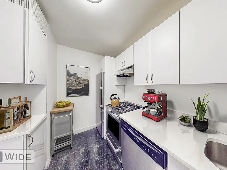 240 E 82nd St #7K — Photo 4