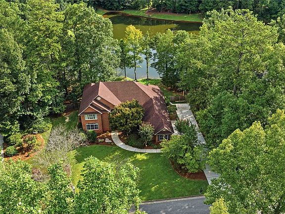 3rd image of 323 Watercrest Ct