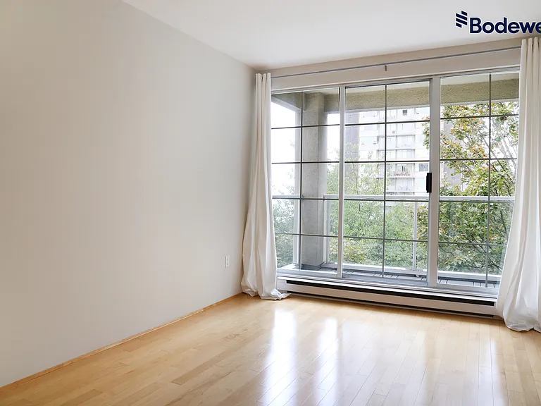 1558 Harwood St — Photo 10