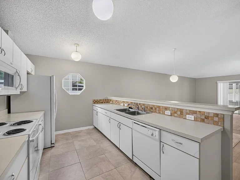 1845 Saga Ct — Photo 7