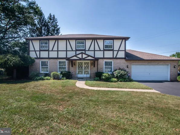 490 Meridian Ln, York, PA 17402