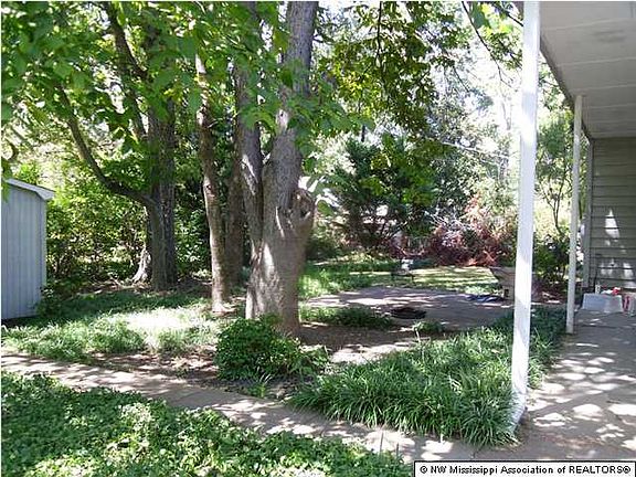 5th image of 1671 Cummins Ave