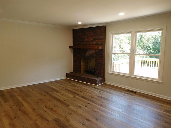 5th image of 110 Cambridge Cir