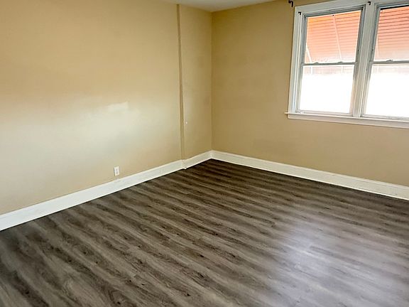 4th image of 2270 Saint Vincent St