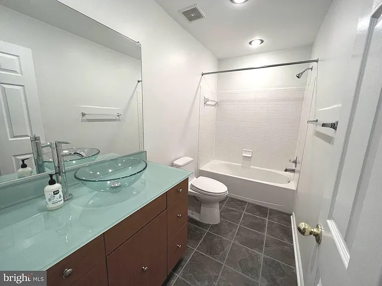 2724 Oak Leaf Ct — Photo 18