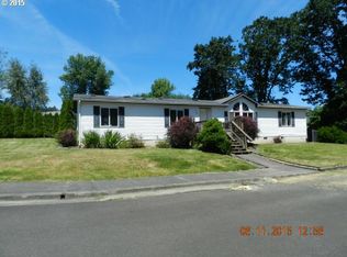 150 Farmview Dr, Saint Helens, OR