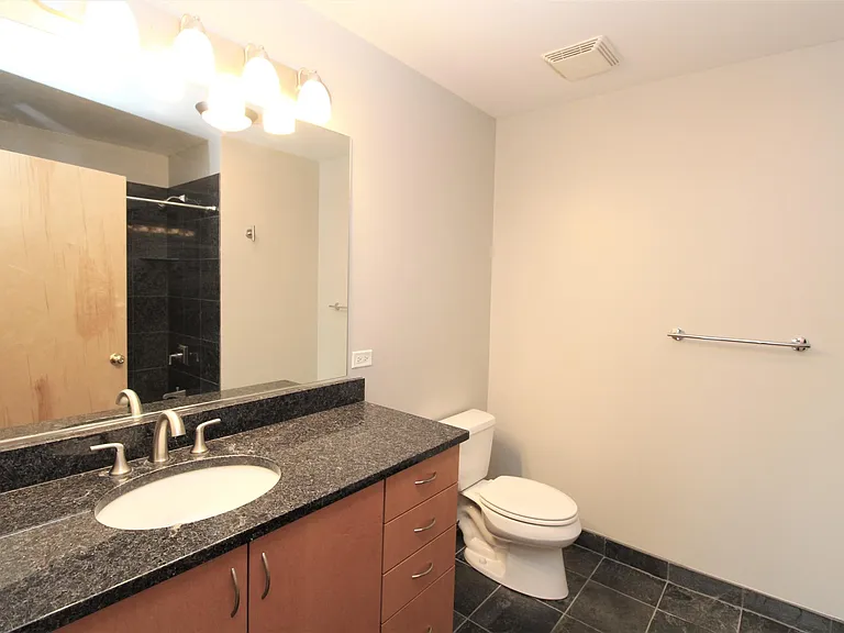 1870 N Winnebago Ave #2D — Photo 38