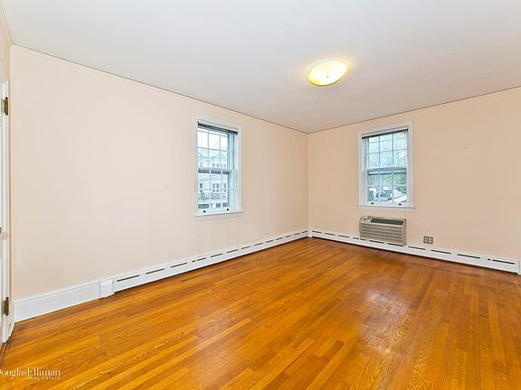 4th image of 281 E 241st St