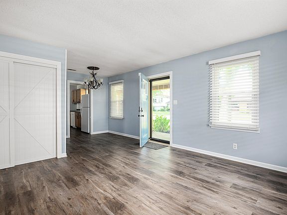 3rd image of 2401 W Barcelona Dr