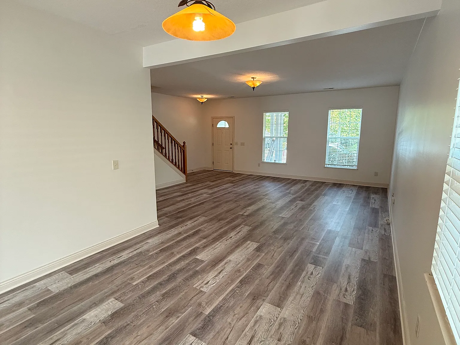 3 bed, 2.5 bath, 1760 sqft, $2,400 — Photo 3