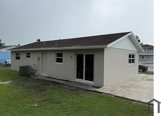 3 bed, 1150 sqft, $2,975 — Photo 3