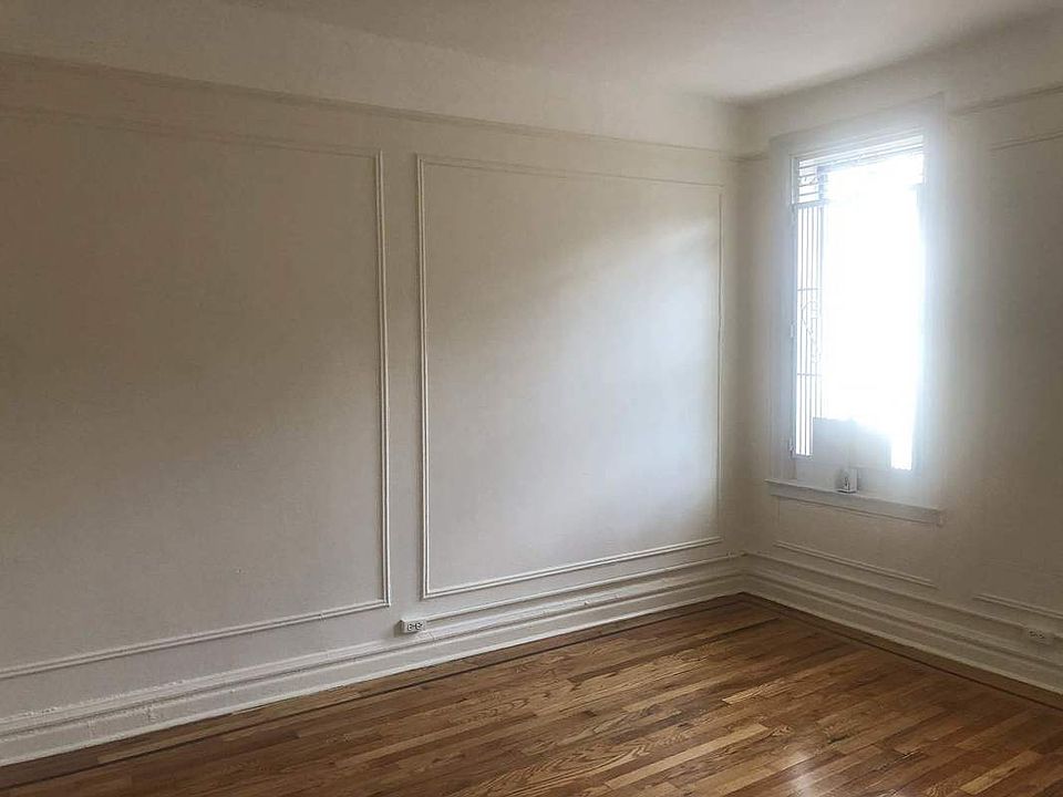 2nd image of 261 Seaman Ave APT 8F