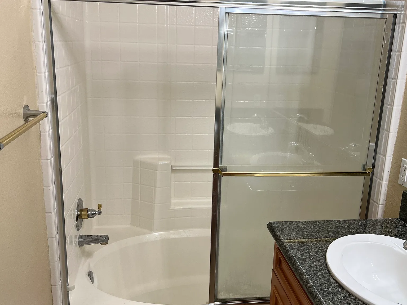 2 bed, 956 sqft, $3,200 — Photo 4