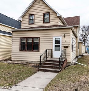 318 N 5th St, Grand Forks, ND, 58203