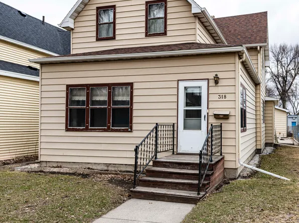 318 N 5th St, Grand Forks, ND 58203