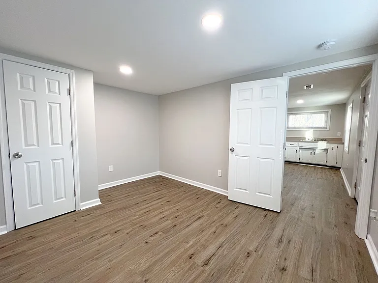 492 Oak St — Photo 7