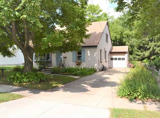 414 S Washington St, De Pere, WI 54115
