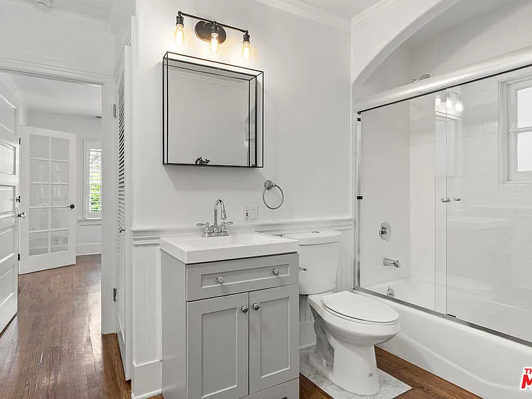 521 Westbourne Dr — Photo 13