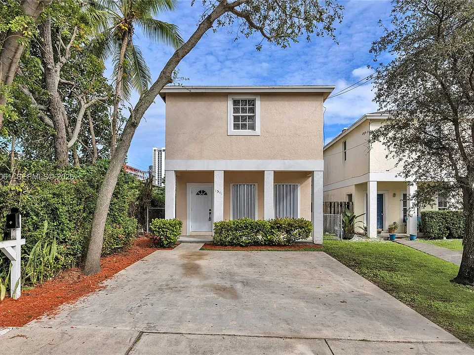 1541 NW 1st Ct