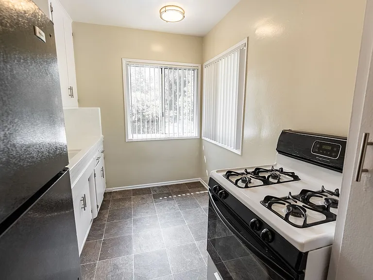 652 Veteran Ave — Photo 76