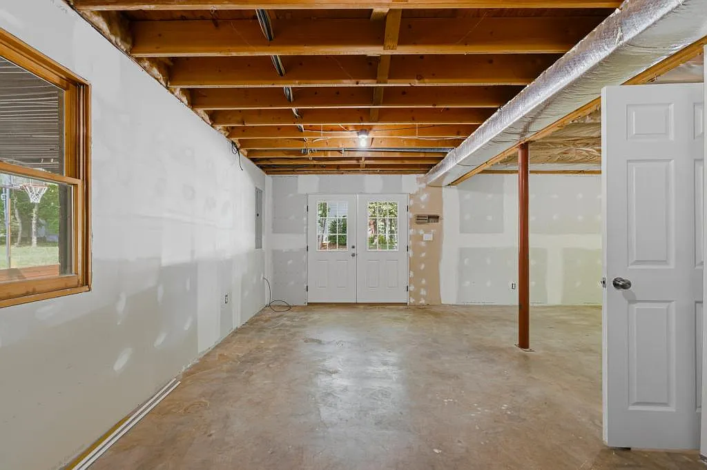 215 Cameron Rd — Photo 4