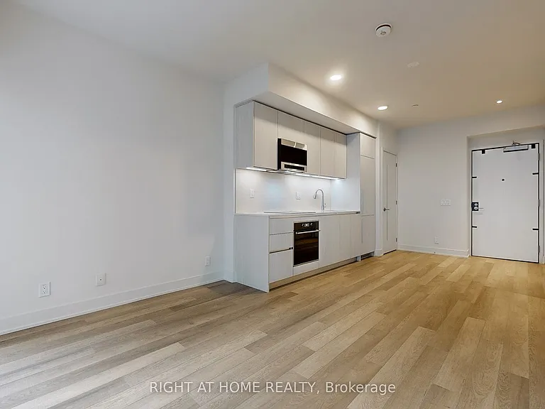 8 Cumberland St #603 — Photo 16