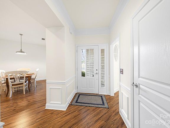 3rd image of 23039 Kingfisher Dr