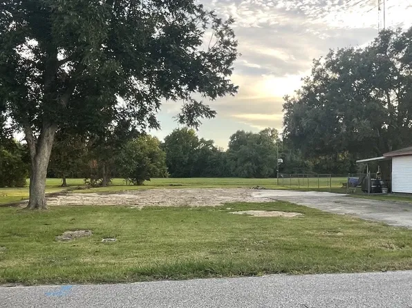 623 Victor Dr, Port Neches, TX 77651
