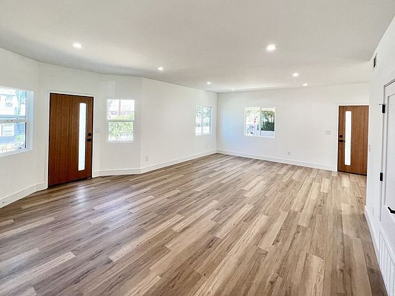 4th image of 4062 Marathon St