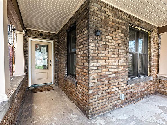 4th image of 394 E Grand Blvd Unit B