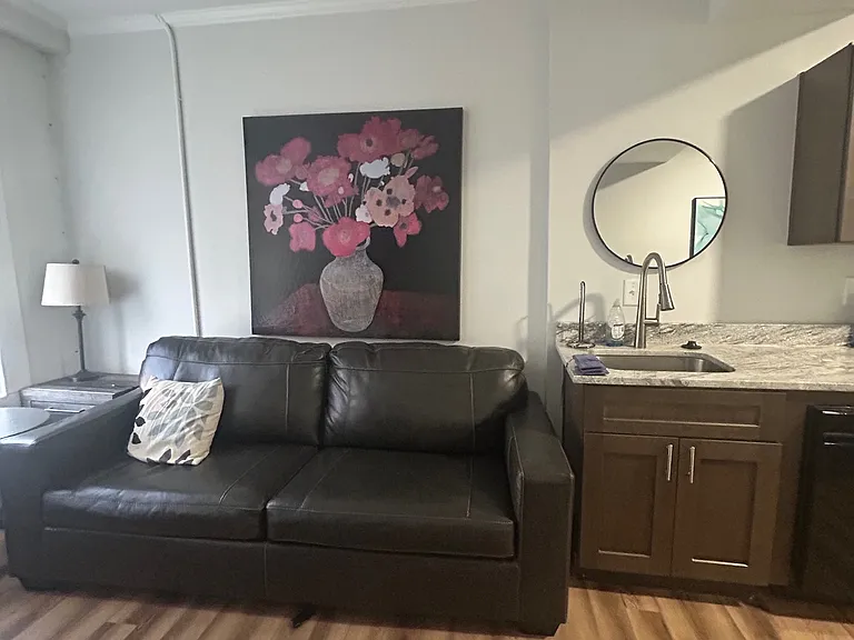 300 Laurel St #2 — Photo 3