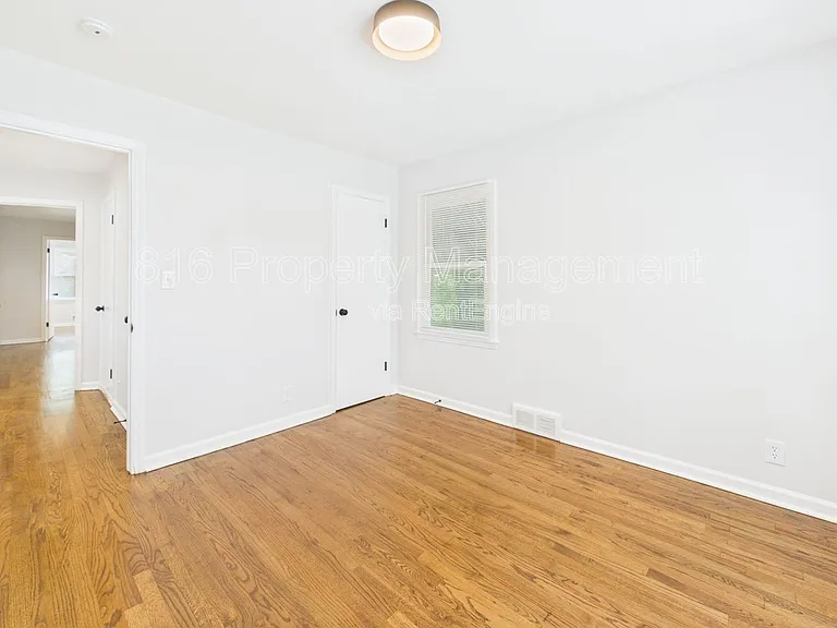 4279 E 60th Ter — Photo 10