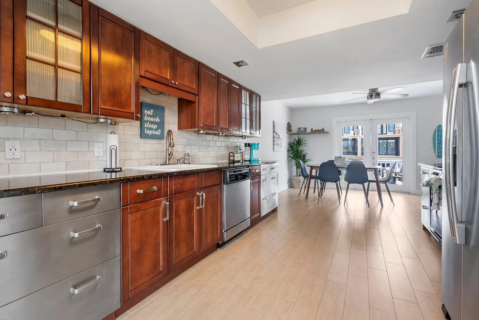 2 bed, 1080 sqft, $3,000 — Photo 4