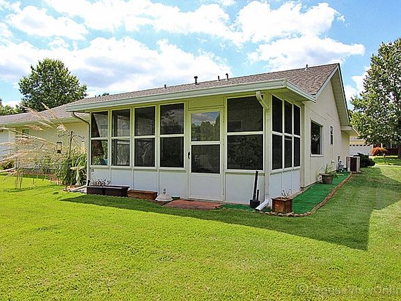 5th image of 1910 Longview Dr