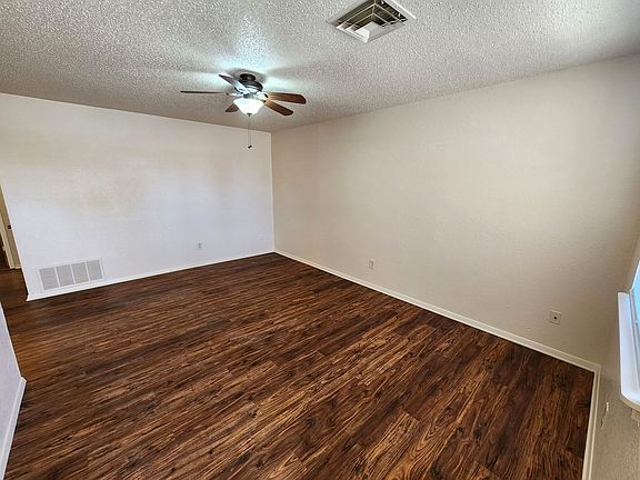 5th image of 1509 Aspen Dr #D