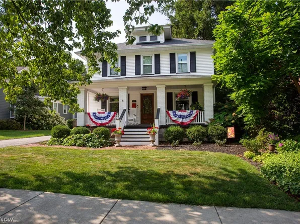 16 Bellview St, Chagrin Falls, OH 44022