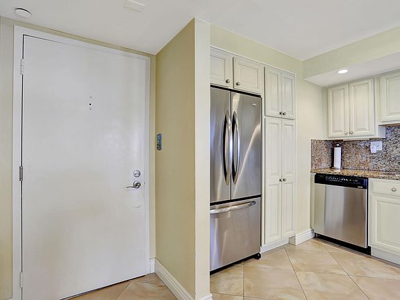 5th image of 525 N Ocean Boulevard #1114