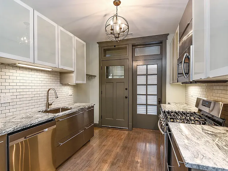 1414 W Rascher Ave #1W — Photo 5