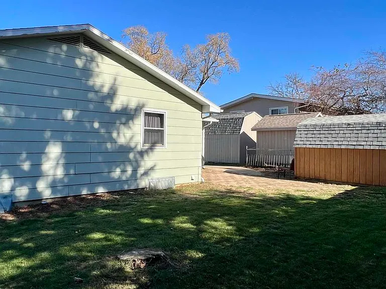 916 W Howard St — Photo 14