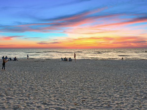 30 3rd Ave S, Naples, FL 34102