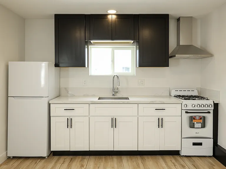 6551 Lemarand Ave — Photo 7